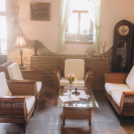 Hotel Lony Mochov Екстер'єр фото